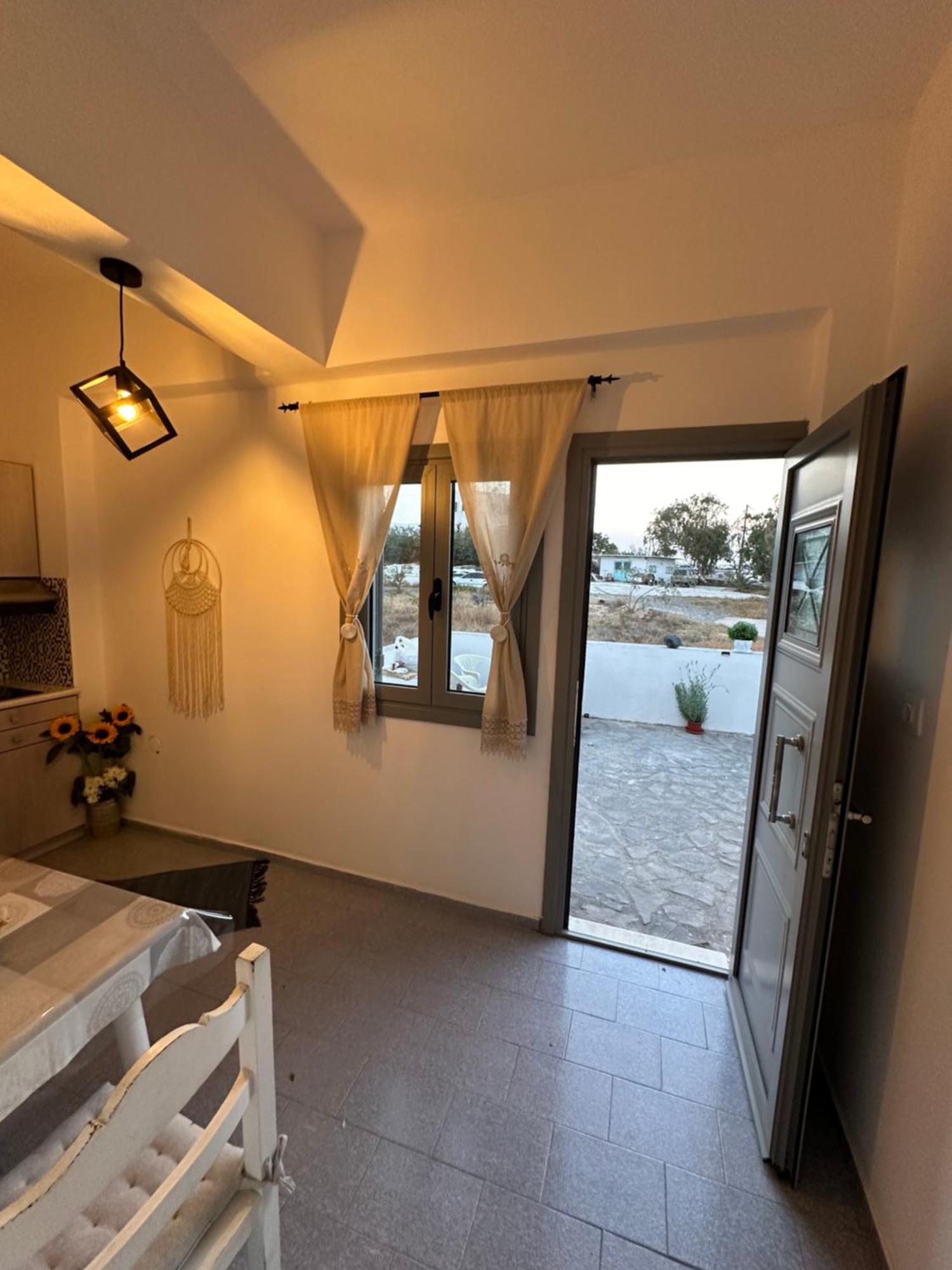 Nicole Rooms Santorini Вотон Экстерьер фото