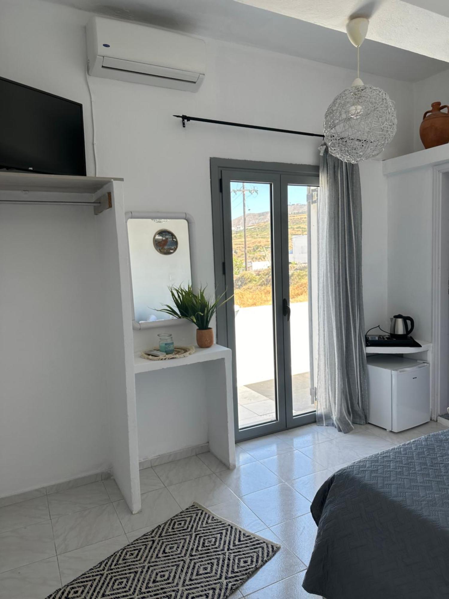 Nicole Rooms Santorini Вотон Экстерьер фото