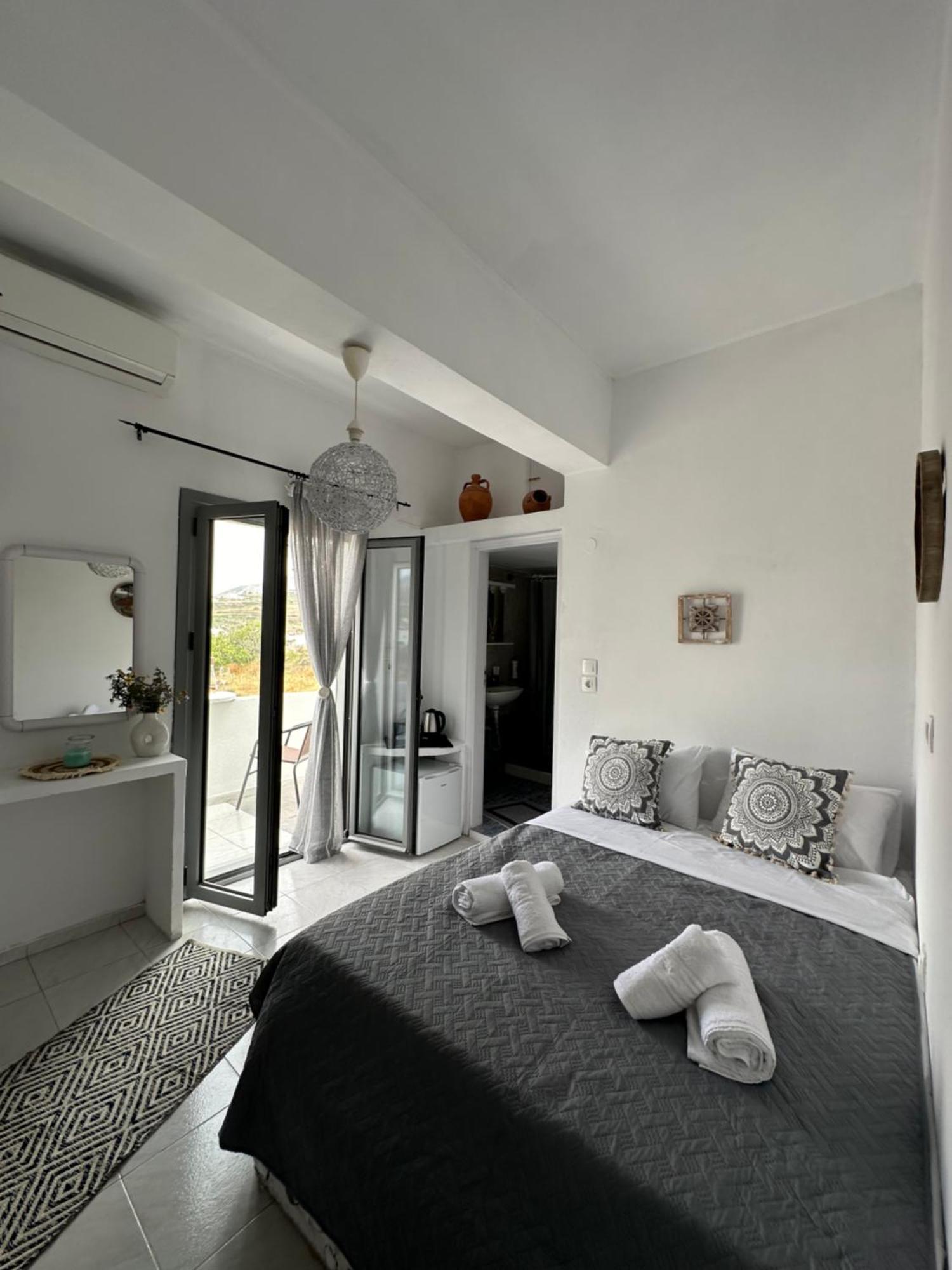 Nicole Rooms Santorini Вотон Экстерьер фото
