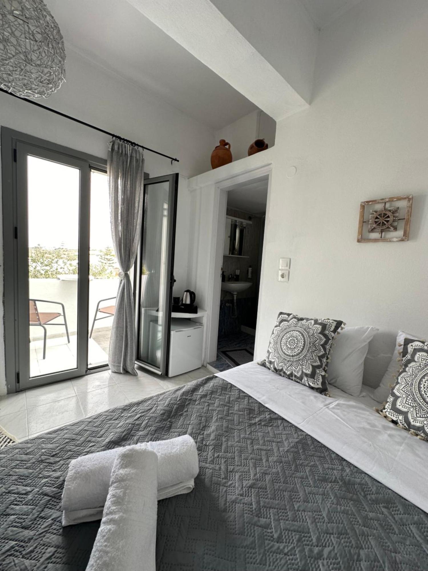 Nicole Rooms Santorini Вотон Экстерьер фото